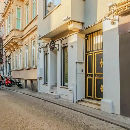 Royal Taksim 3*