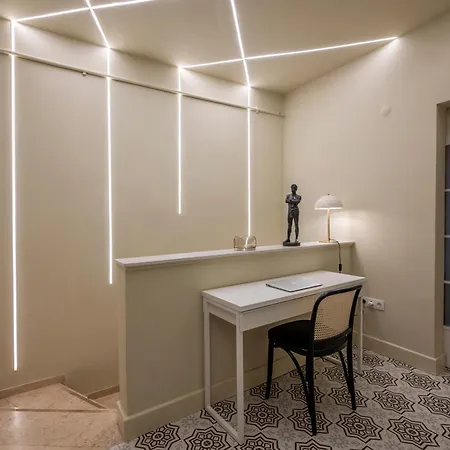 The Stylish Townhouse - Center