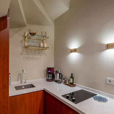 The Stylish Townhouse - Center Apartment *
