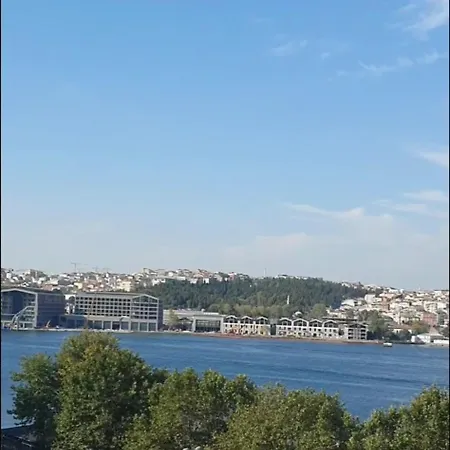 An Near The Sea Apartment Istanbul
