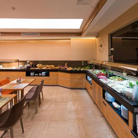 Prestige Old City 3*