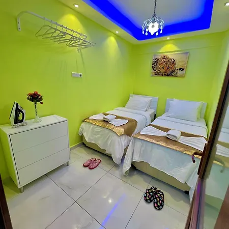 Istanbulun Kral Dairesi Asansoerlue Ve 2 Klimali