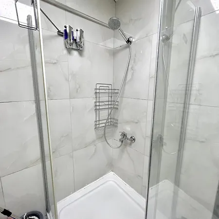 Apartment Istanbulun Kral Dairesi Asansoerlue Ve 2 Klimali