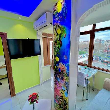 Istanbulun Kral Dairesi Asansoerlue Ve 2 Klimali