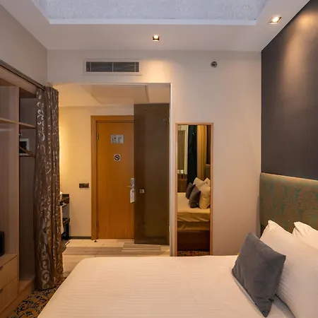 Pera Tulip & Hotel 4*