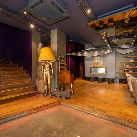 Hotel Tulip & 4*