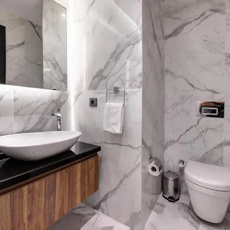 Hotel Xenia 3*