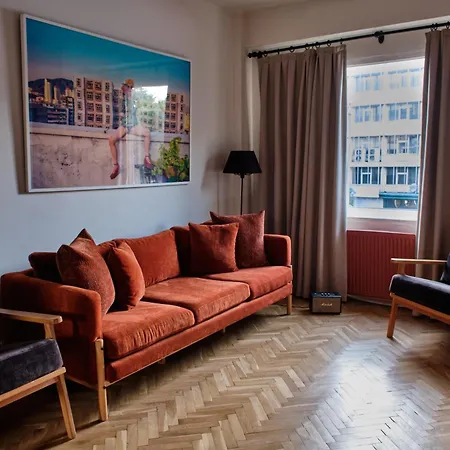 Apartment Glee *