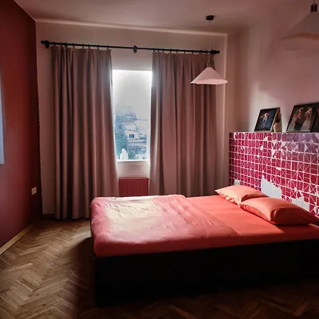 Apartment Glee *