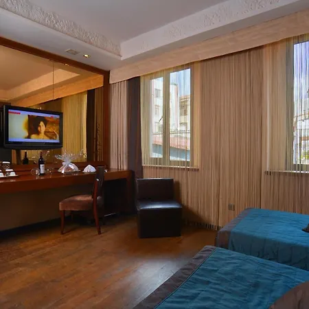 Pera Tulip & Hotel 4*