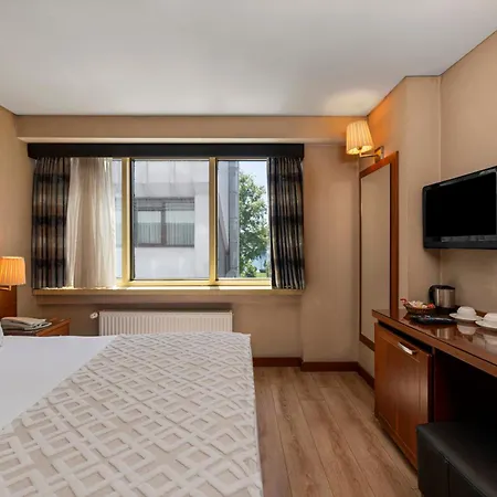 Golden City Hotel 4*