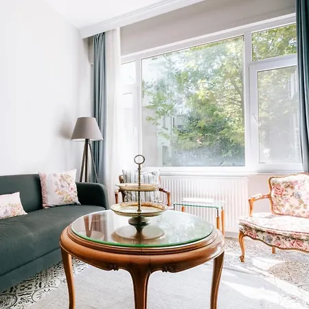 Peaceful Flat W Garden View Balcony In Kadikoy