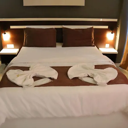 Aparthotel Sara Suit *