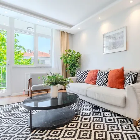 House W Garden 10 Min To Citys In Beyoglu Holiday home *