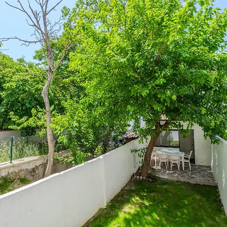 House W Garden 10 Min To Citys In Beyoglu Holiday home