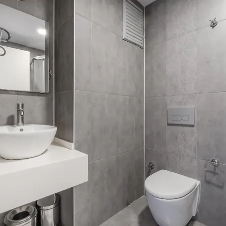 Modern Studio Flat W Balcony In Bagcilar Istanbul