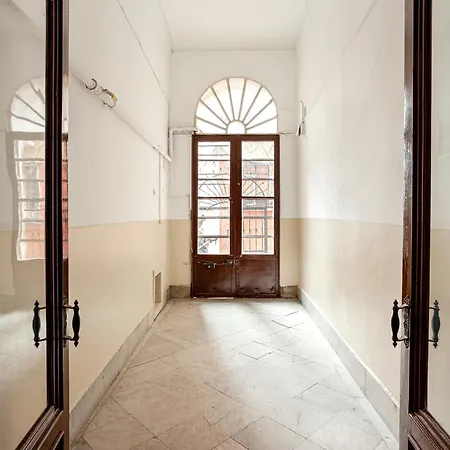 Stylish Flat Near Istiklal Street Apartment *