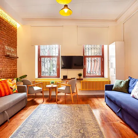 Stylish Flat Near Istiklal Street Apartment
