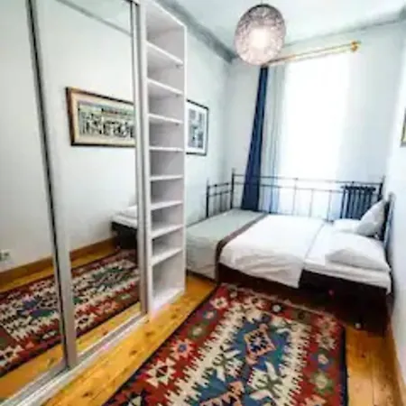 Historic Spacious Galata Apartment