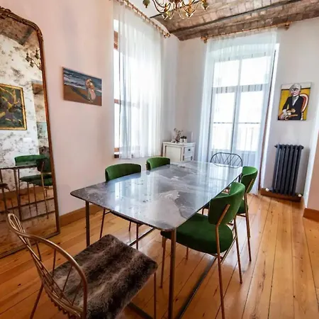 Historic Spacious Galata Apartment *