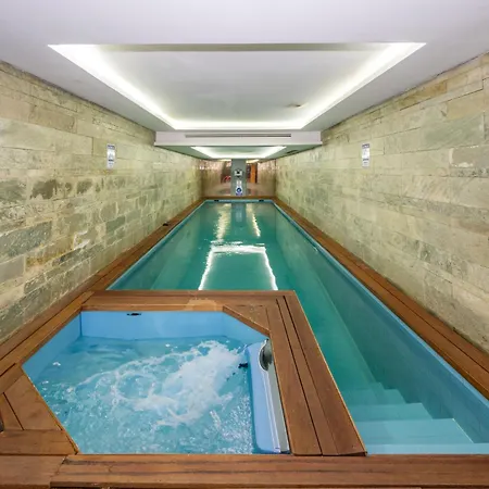 Pera Tulip & Hotel 4*