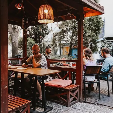 Hush Lounge Hostel *