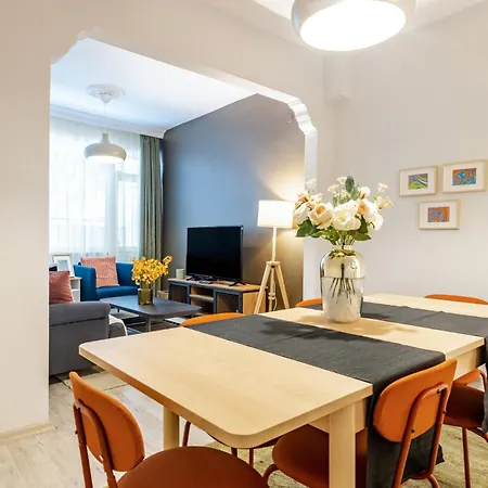 Chic And Roomy Flat Near Citys Nisantasi Mall Apartment *