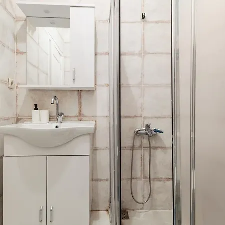 Chic And Roomy Flat Near Citys Nisantasi Mall Istanbul