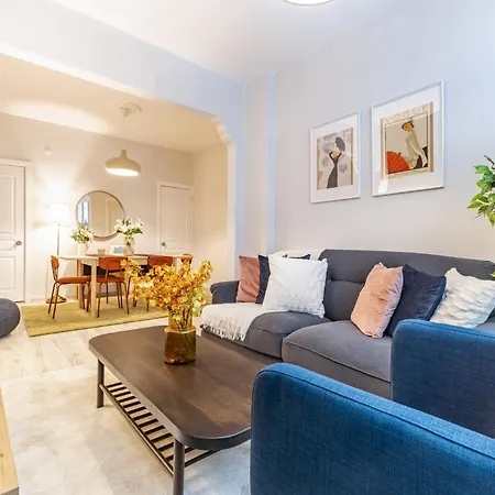 Apartment Chic And Roomy Flat Near Citys Nisantasi Mall