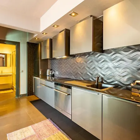 Stylish With Bosphorus View In Besiktas *