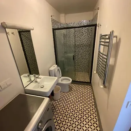 Apartment Cozy Flat With Balcony, Very Close To Galata Tower