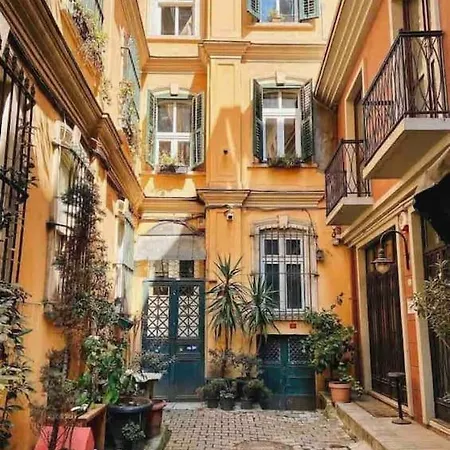 Cozy Flat Near Galata Tower And Metro Station *