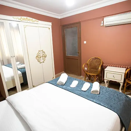 Apartment 3 Diffrent Family At Center Walking 5 Minutes Istanbul