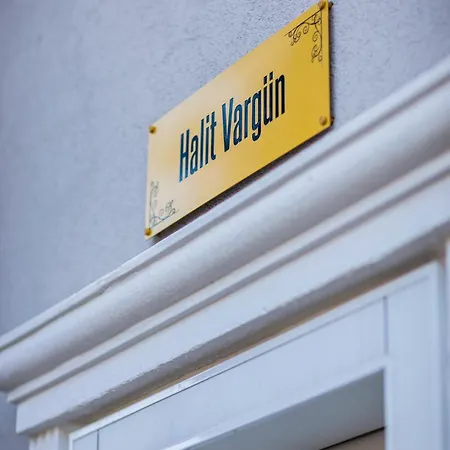 Halit Varguen 3.floor * Istanbul