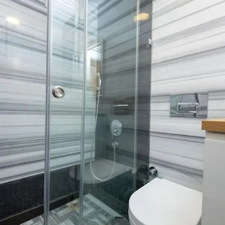 House With 5 Floor And Elevator Holiday home