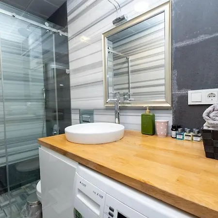 House With 5 Floor And Elevator Holiday home *