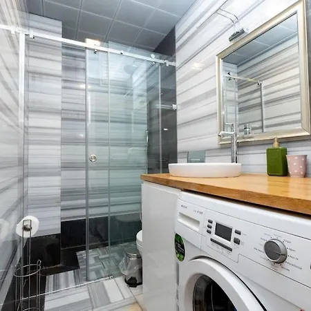 House With 5 Floor And Elevator Holiday home *