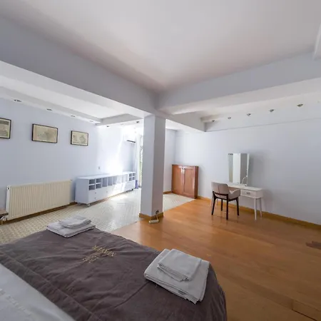 Apartment Maison Detroit Iconic 3br Triplex With Great Views *