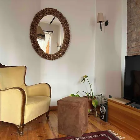 2br, 2ba, 2nd Floor Of Historical Building, Galata Apartamento *