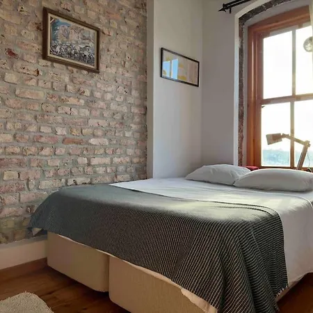 Apartamento 2br, 2ba, 2nd Floor Of Historical Building, Galata
