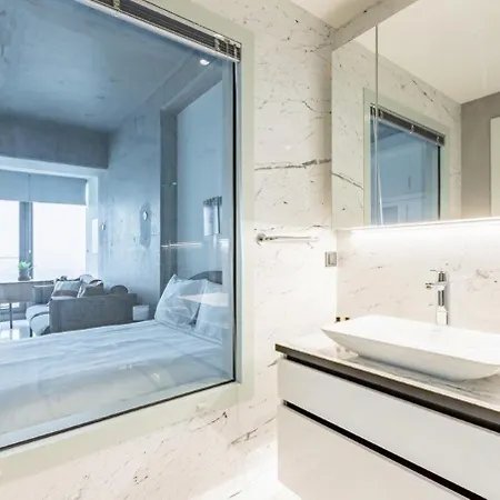 Trendy Cool Bright Parking Poolviews! #254 Apartment