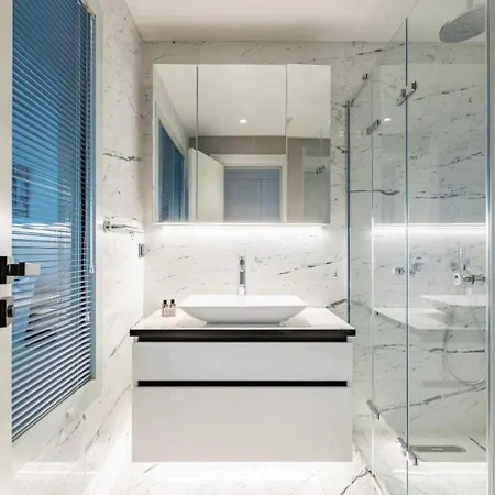 Trendy Cool Bright Parking Poolviews! #254 Apartment *