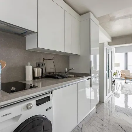 Apartment Trendy Cool Bright Parking Poolviews! #254 Istanbul