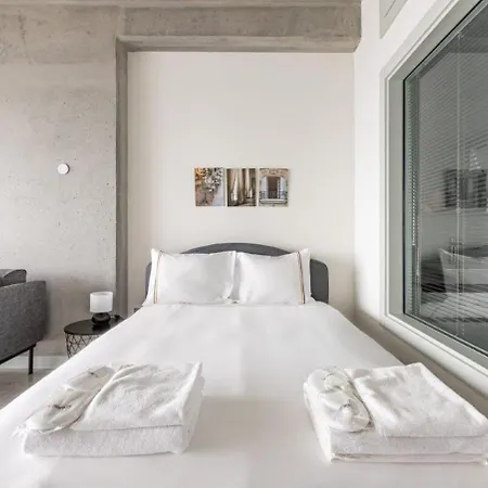 Trendy Cool Bright Parking Poolviews! #254 Apartment *