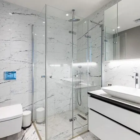 Gorgeous Modern 1bd Views W Poolgym! #255 *