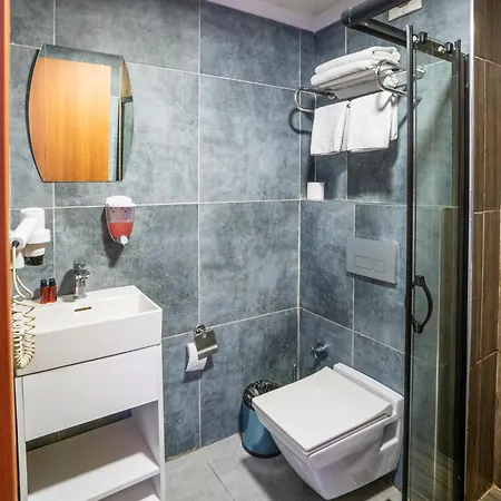 Royal Nest Hotel *
