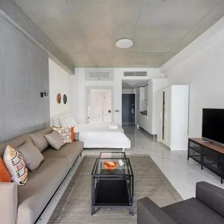 Gorgeous Bright Parking Poolviews! #135 Holiday home *
