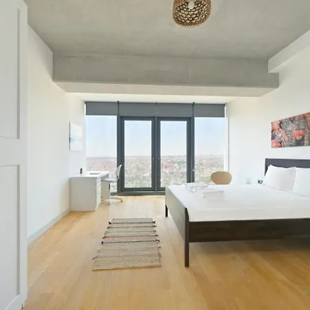 Beautiful Bright Modern 2bd2bath Poolgym! #219 Holiday home Istanbul