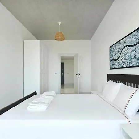 Holiday home Beautiful Bright Modern 2bd2bath Poolgym! #219 *