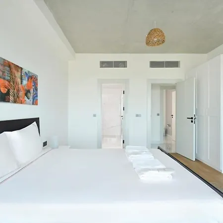 Beautiful Bright Modern 2bd2bath Poolgym! #219